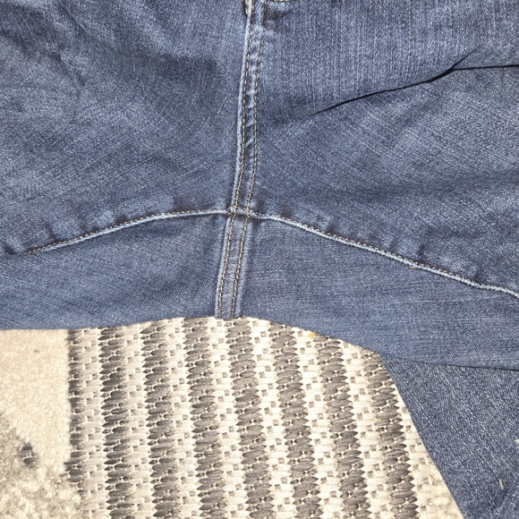 72. Judy Blue Jeans - Picture 4 of 6